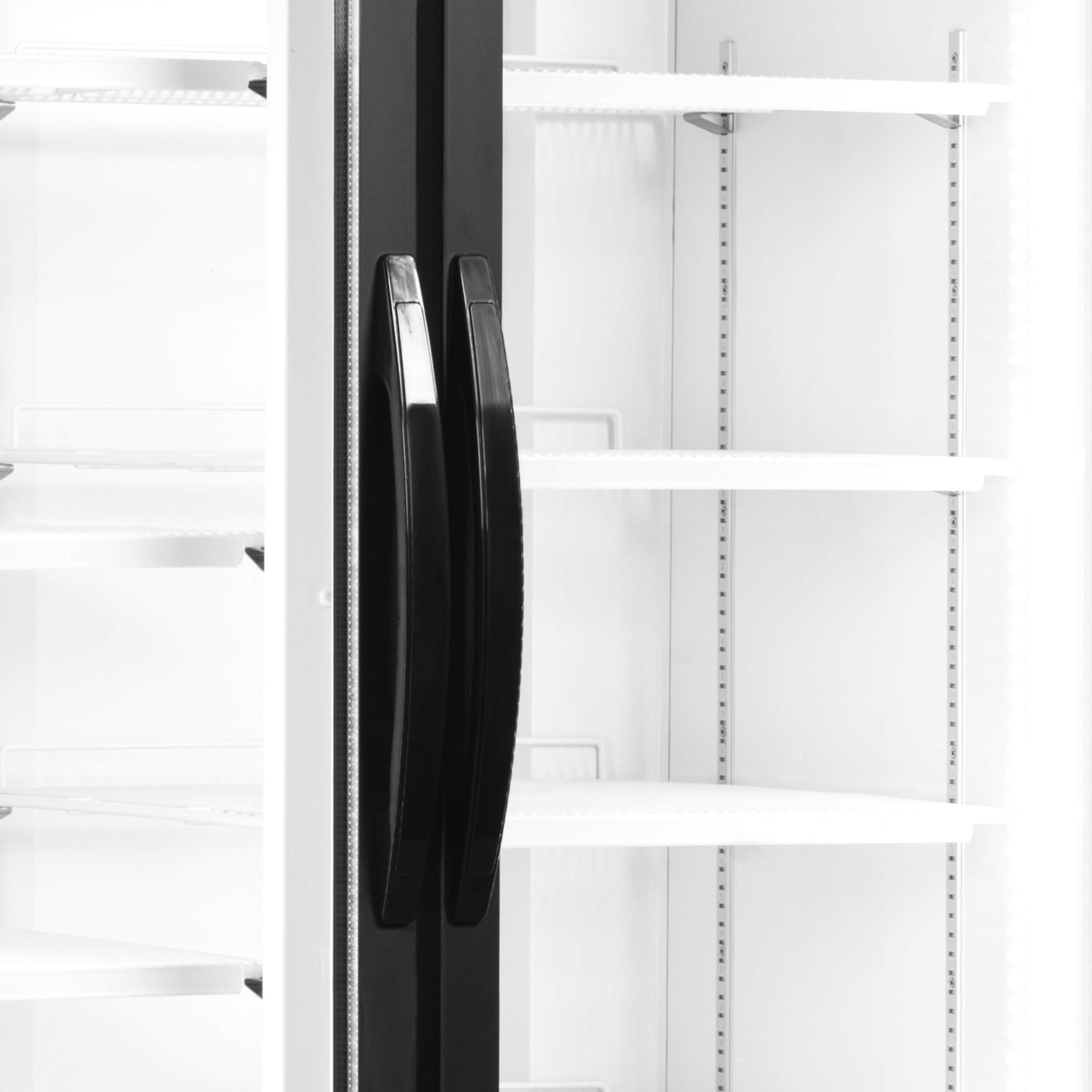 Vitrine réfrigérée professionnelle 2 portes vitrées Blanche positive 645 L - FSC1200H - Tefcold en cuisine professionnelle