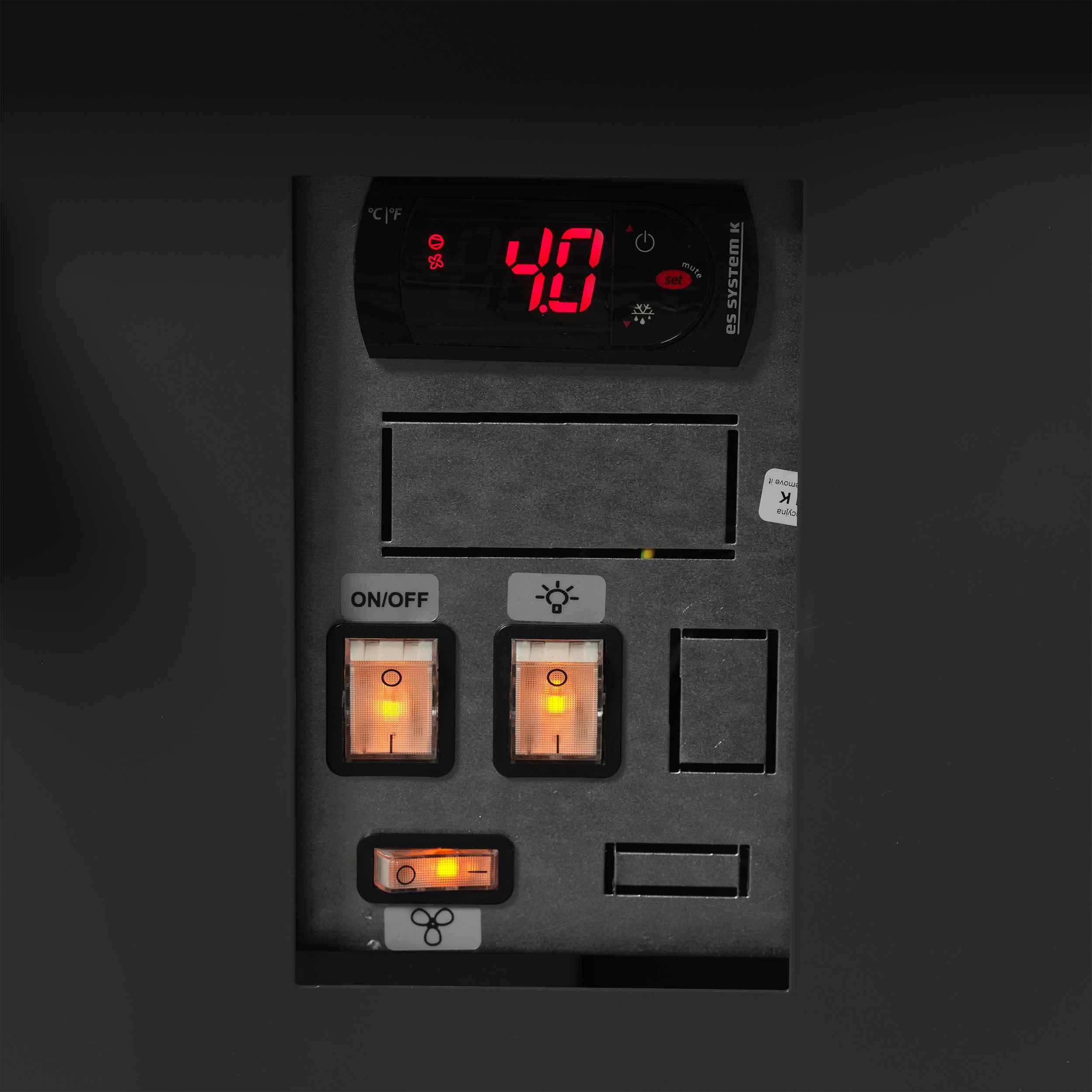 Vitrine professionnelle poisson frais volume net 465 L refroidissement ventilée - SOCA-F18790B - Tefcold en cuisine professionnelle